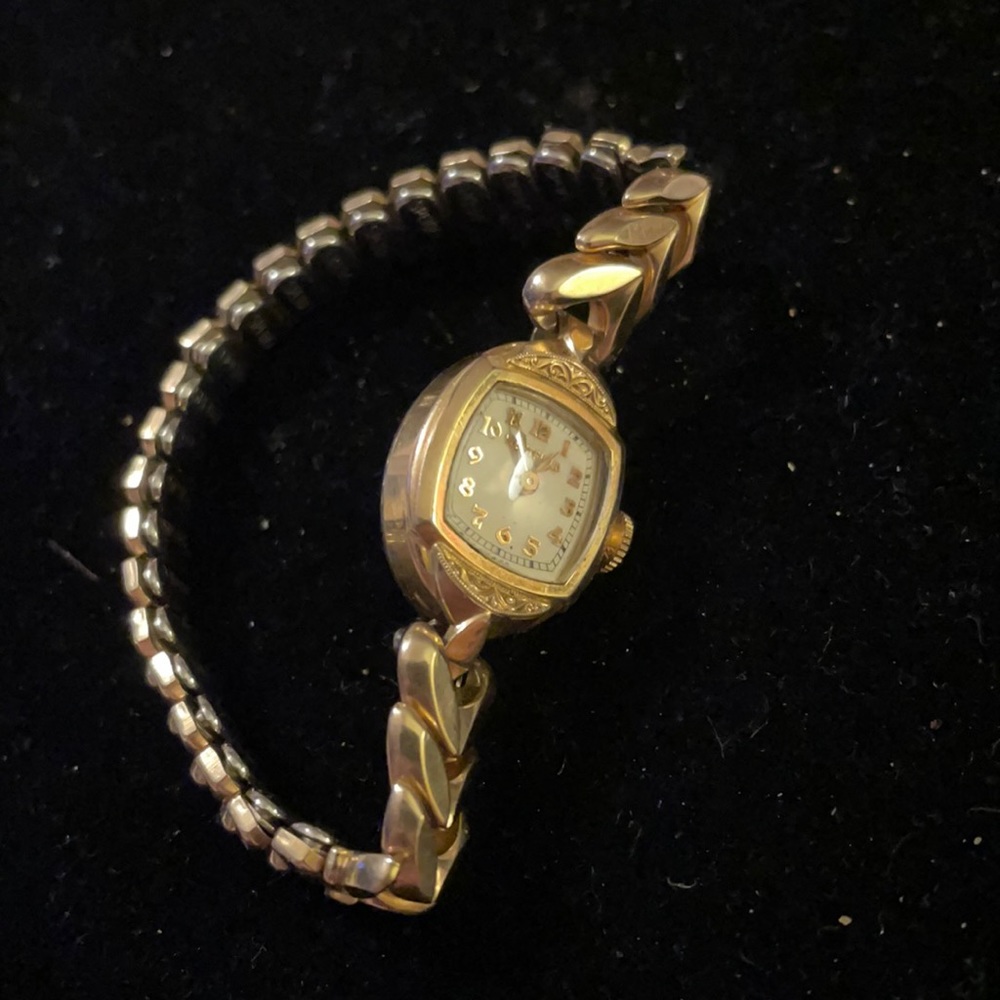 Westfield Swiss Wind Up Watch Gold Tone Band Vintage Collectible